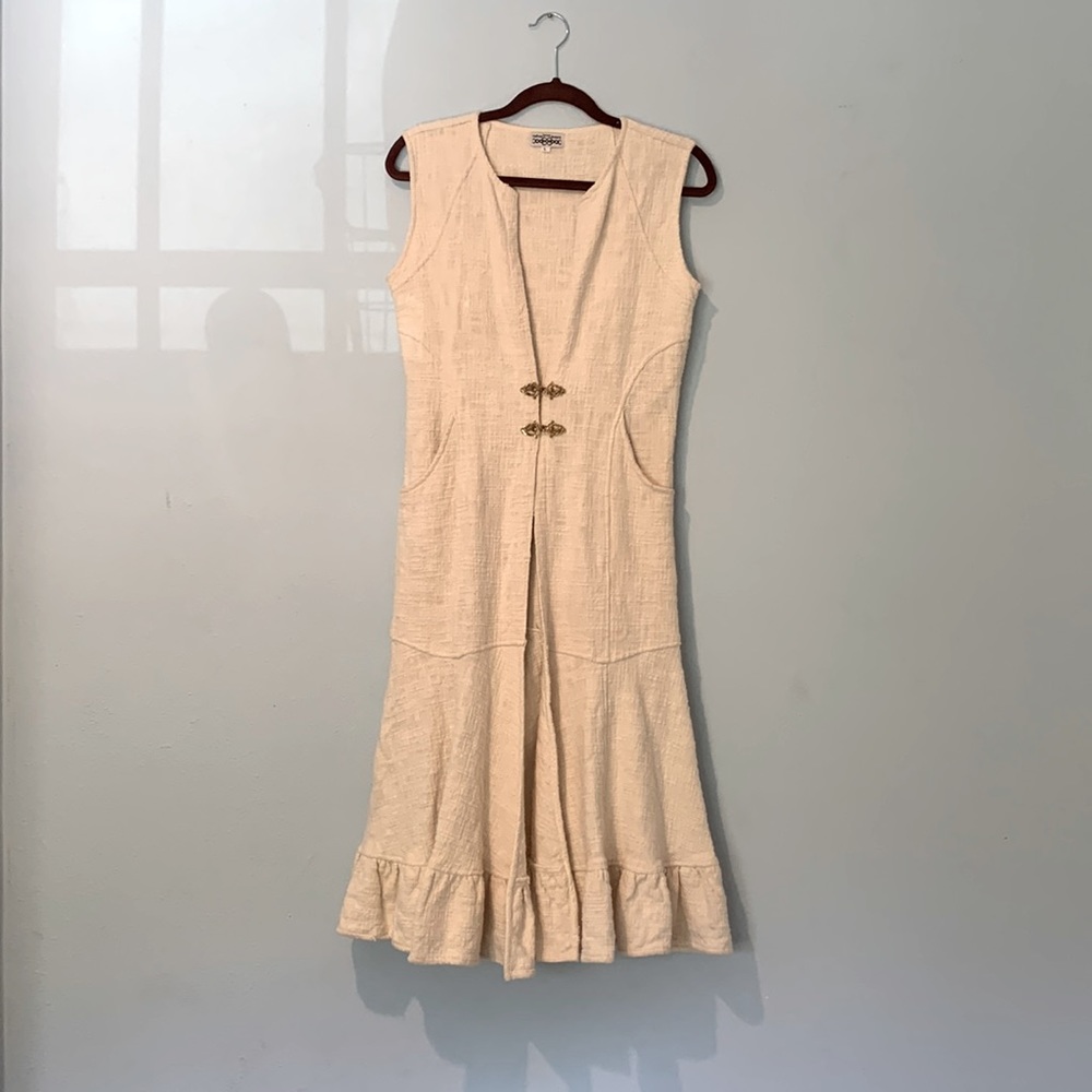 Vintage Beige Overcoat With Delicate Gold Clasps